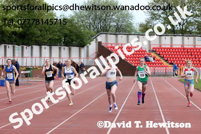 Girls under-15s 300 metres, North Eastern Track and Field Champs, Gateshead Stadium. Photo: David T. Hewitson/Sports for All Pics